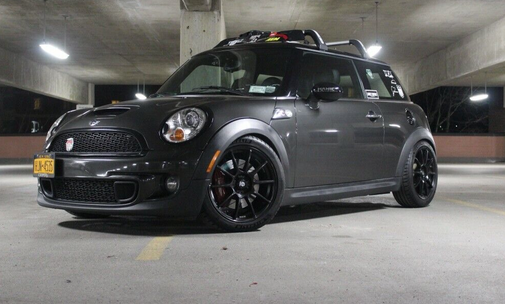 Mini Cooper + Clubman + Countryman Wheel Nut Covers / Lug Nut Covers Black